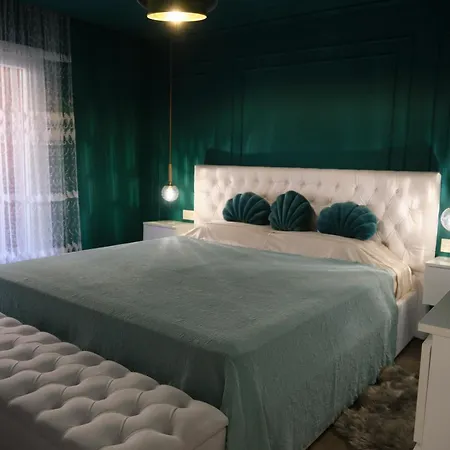 The Luxe Haven 세르다뇰라 델 바예스